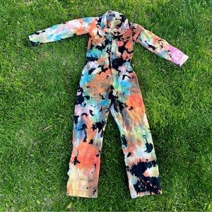 XS BIG BUD PRESS LONG SLEEVE JUMPSUIT
RAINBOW MAGIC WATERS TIE DYE PATTERN